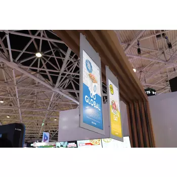 Dwustronny ekran witrynowy, wiszący