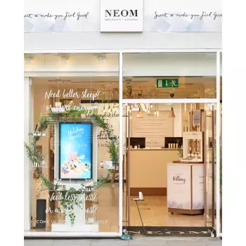 Monitor ultra wysokiej jasności 3500 cd/m2 65