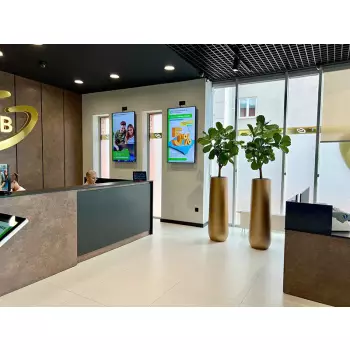 Monitor reklamowy 43 cale z Androidem o wysokiej jasności 700 cd/m²