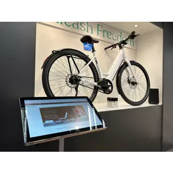 Monitor dotykowy z systemem Android 22 cale