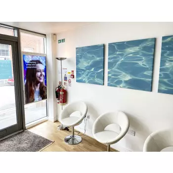 Wiszący dwustronny wyświetlacz