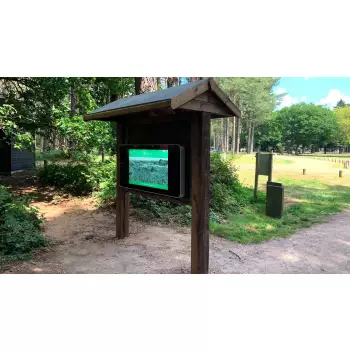 Zewnętrzny monitor reklamowy 55