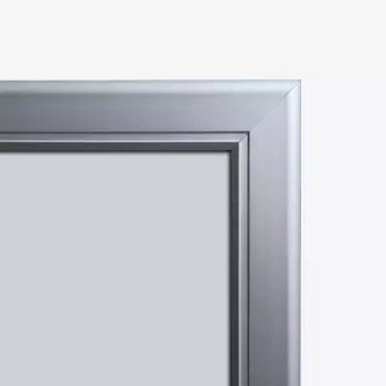 Gablota na menu z panelem na logo