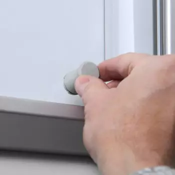 Gablota magnetyczna z przesuwanymi drzwiami ognioodporna