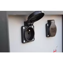 Stojak-na-rowery-elektryczne-ze-stacją-ładowania-III