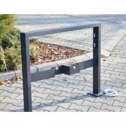 Stojak-rowerowy-U17-ze-stacją-ładowania-rowerów-INOX