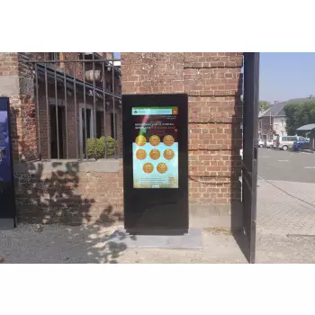 Zewnętrzny totem reklamowy 65 cali