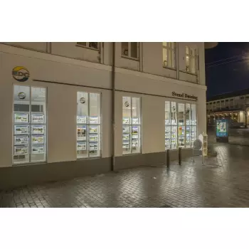 Zestaw podświetlanych systemów linkowych Vitrine Media