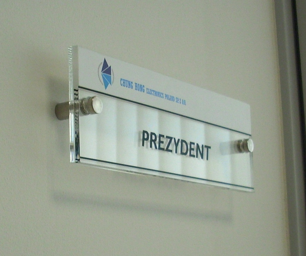 tabliczka przydrzwiowa z napisem Dyrektor, elegancka forma informacyjna