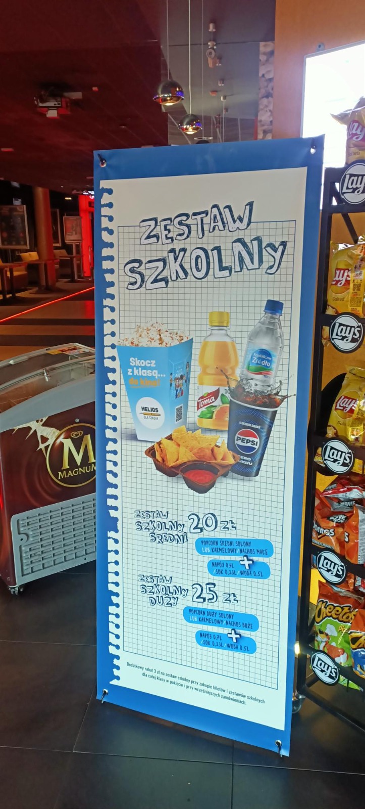 Roll-up reklamowy z ofertą „Zestaw szkolny” – przykład skutecznej promocji i ekspozycji.