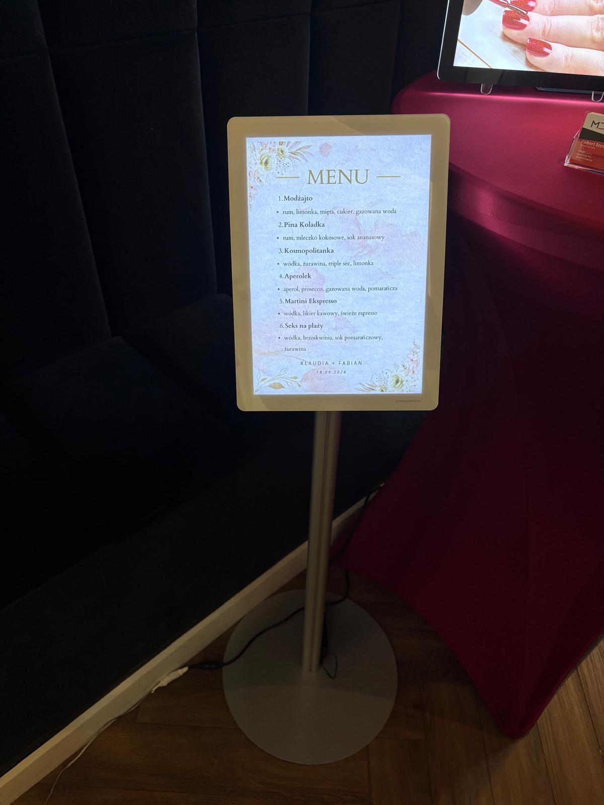 ramka LED z menu na stojaku – estetyczna i energooszczędna prezentacja