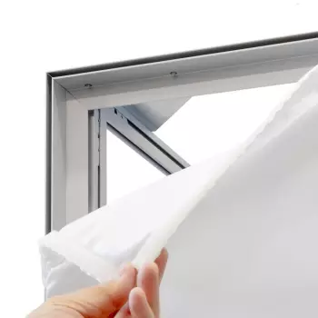 Wieża tekstylna z czterostronną ekspozycją